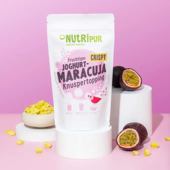 Joghurt-Maracja-Knuspertopping mit Maracujas