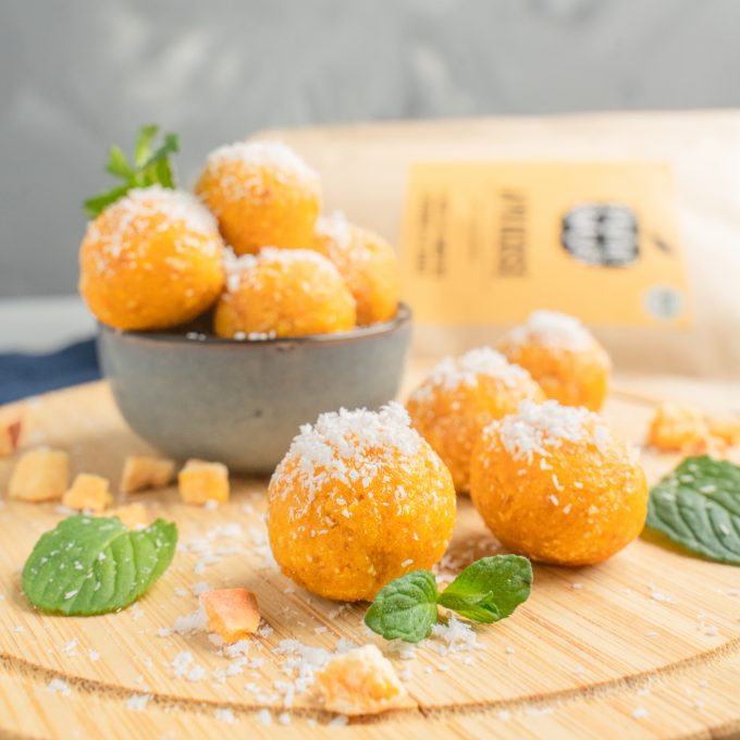 Freeze-dried fruit without additives apricot Bliss Balls coconut natural without additives