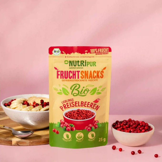 Hier ist ein Bild mit den gefriergetrockneten Bio Preiselbeeren und der Verpackung von Nutripur