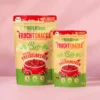 Hier ist ein Bild mit den verschiedenen zum Kauf angebotenen Produktvarianten der gefriergetrockneten Preiselbeeren in Bioqualität von Nutripur. Auf dem Bild ist die 25 Gramm-Variante und 100 Gramm-Variante abgebildet.