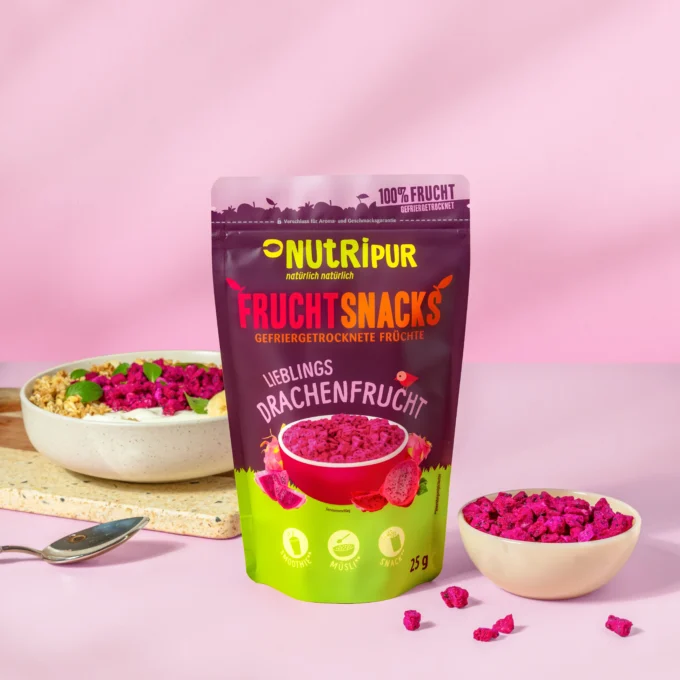 Hier ist ein Bild mit gefriergetrockneten Drachenfrucht und der Verpackung von Nutripur