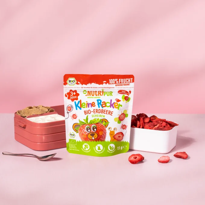 Hier ist ein Bild der Früchte der kleinen Racker der Sorte Bio-Erdbeere und der Verpackung von Nutripur