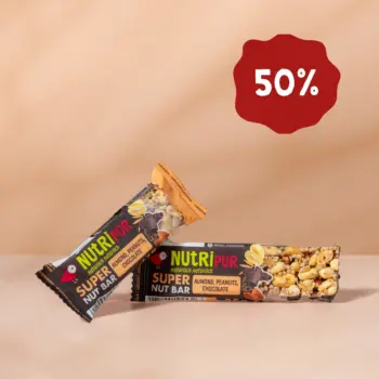 Hier ist ein Produktbild der Nussriegel Super Nut Bar mit Mandel, Erdnuss und Schoko, jetzt mit 50 Prozent Rabatt von NutriPur.