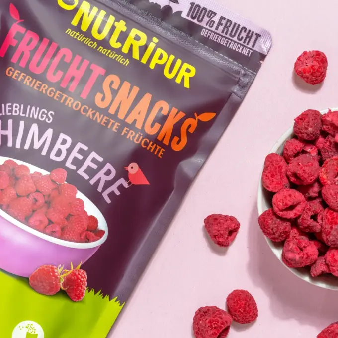 Detailbild der Verpackung und der gefriergetrockneten Himbeeren