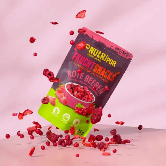 Detailbild der Verpackung und der gefriergetrockneten roten Beeren