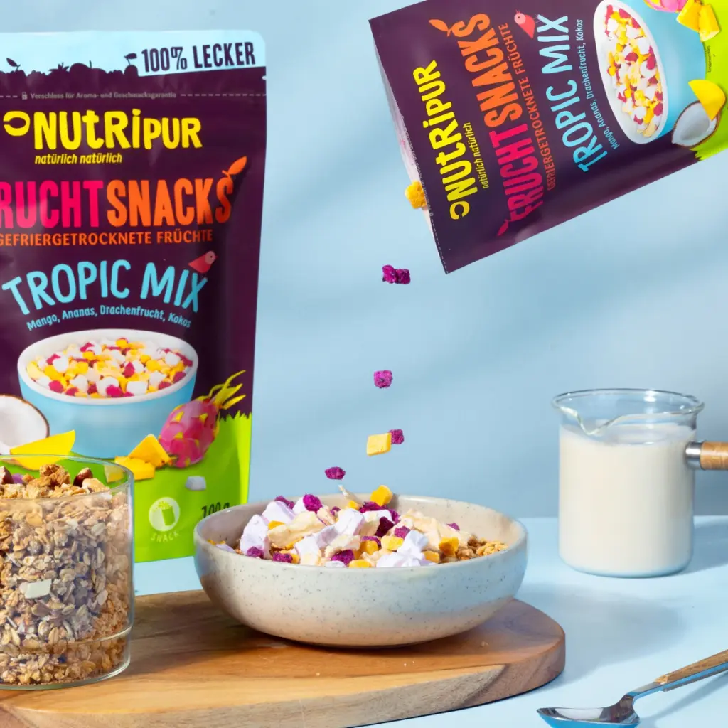 Detailbild der Verpackung und der gefriergetrockneten Fruchtmischung "Tropic Mix"