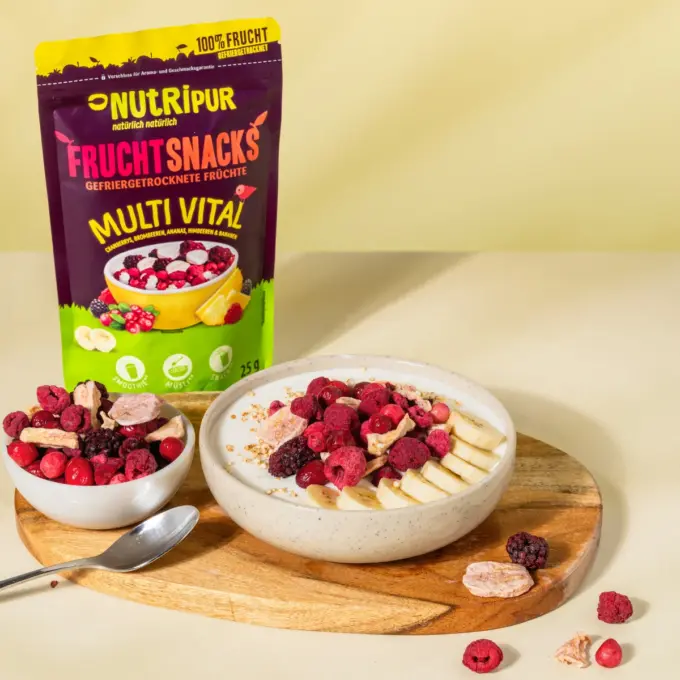 Bild zeigt gefriergetrockneten Fruchtmix "Multi Vital" im Müsli