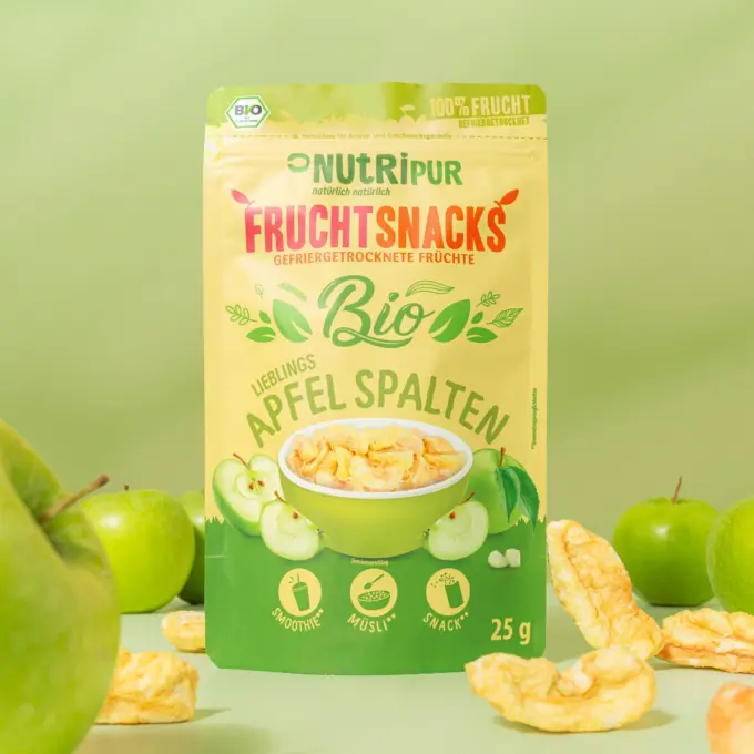 Detailbild der Verpackung und gefriergetrocknete Bio-Apfelspalten