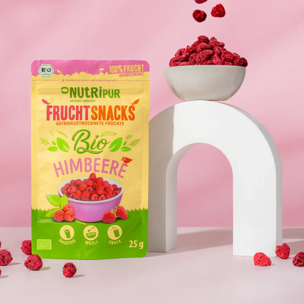 Detailbild der Verpackung und gefriergetrocknete Bio-Himbeeren