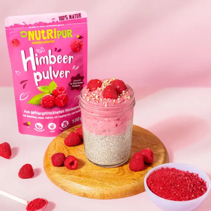 Detailbild der Verpackung und des gefriergetrockneten Fruchtpulvers Himbeere
