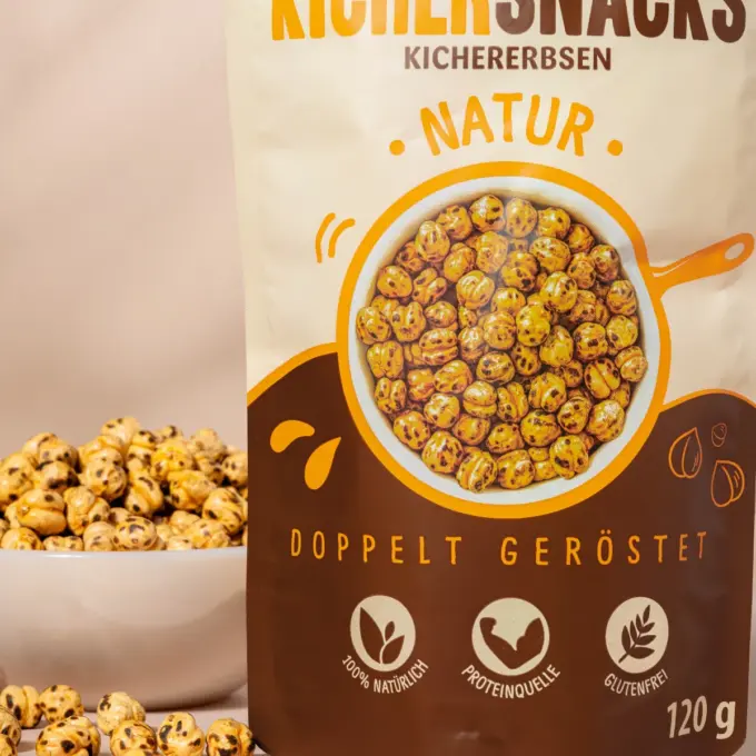 Detailbild der Verpackung und der Kichererbsensnacks ohne Salz