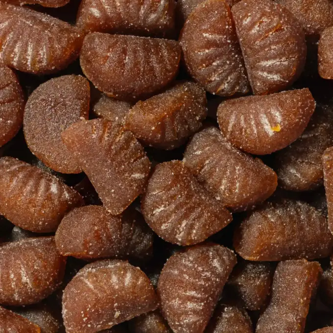 Ein Bild zeigt eine Makroaufnahme der NUR Frucht Softies BIO Mango, Maracuja, Orange & Apfel