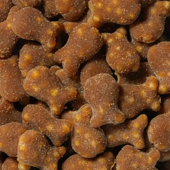 Ein Bild zeigt eine Makroaufnahme der NUR Frucht Softies Banane, Birne & Apfel mit Crispies