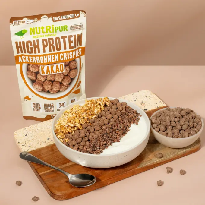 Bild zeigt Ackerbohnen Crispies Kakao im Müsli