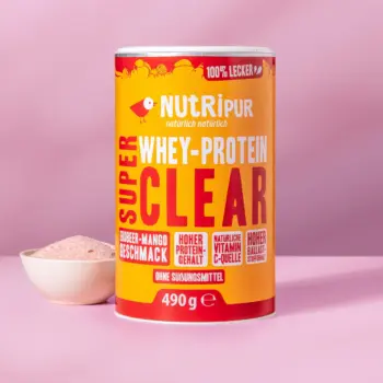 Hier ist ein Produktbild des SuperClear Proteinpulvers mit Erdbeer- und Mango-Geschmack