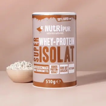 Hier ist ein Produktbild des Super Isolat Whey Proteinpulvers Kaffee