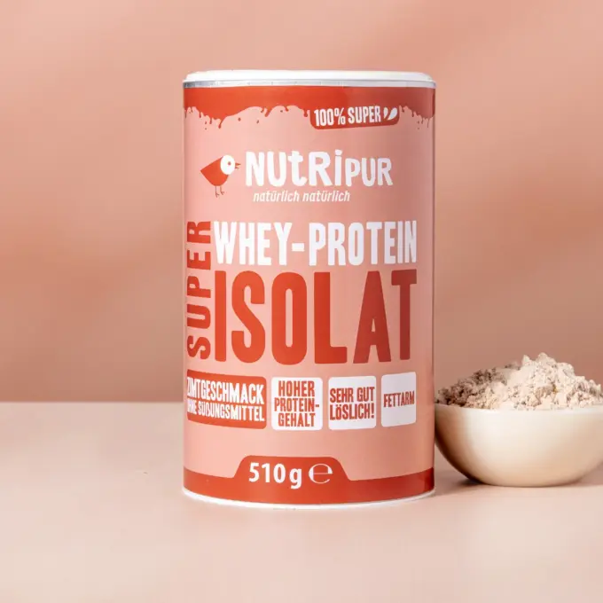 Hier ist ein Produktbild des Super Isolat Whey Proteinpulvers Zimt