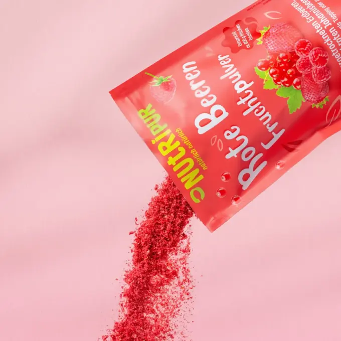 Detailbild der Verpackung und des gefriergetrockneten Rote Beeren-Fruchtpulvers