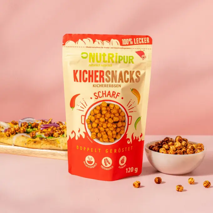 Bild zeigt scharfe Kichererbsen als Snack mit Verpackung