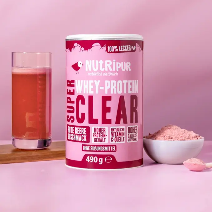 Bild zeigt SuperClear Proteinpulver Red Berry als Shake