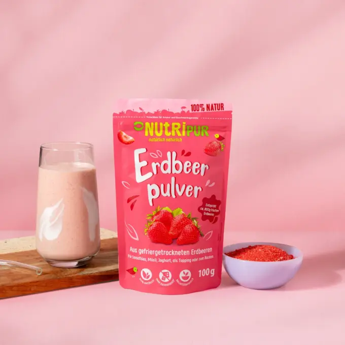 Bild zeigt gefriergetrocknetes Erdbeerpulver als Shake