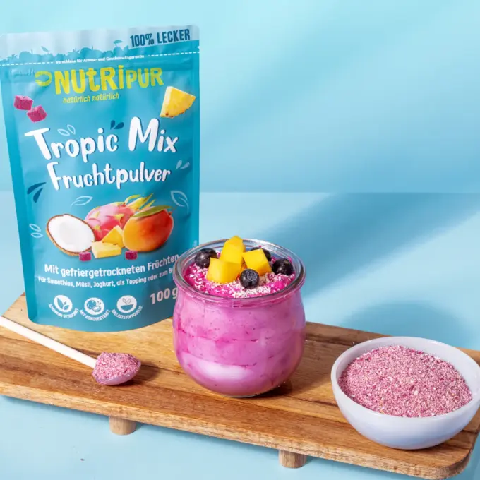 Bild zeigt gefriergetrocknetes Tropic-Mix-Fruchtpulver als Smoothie