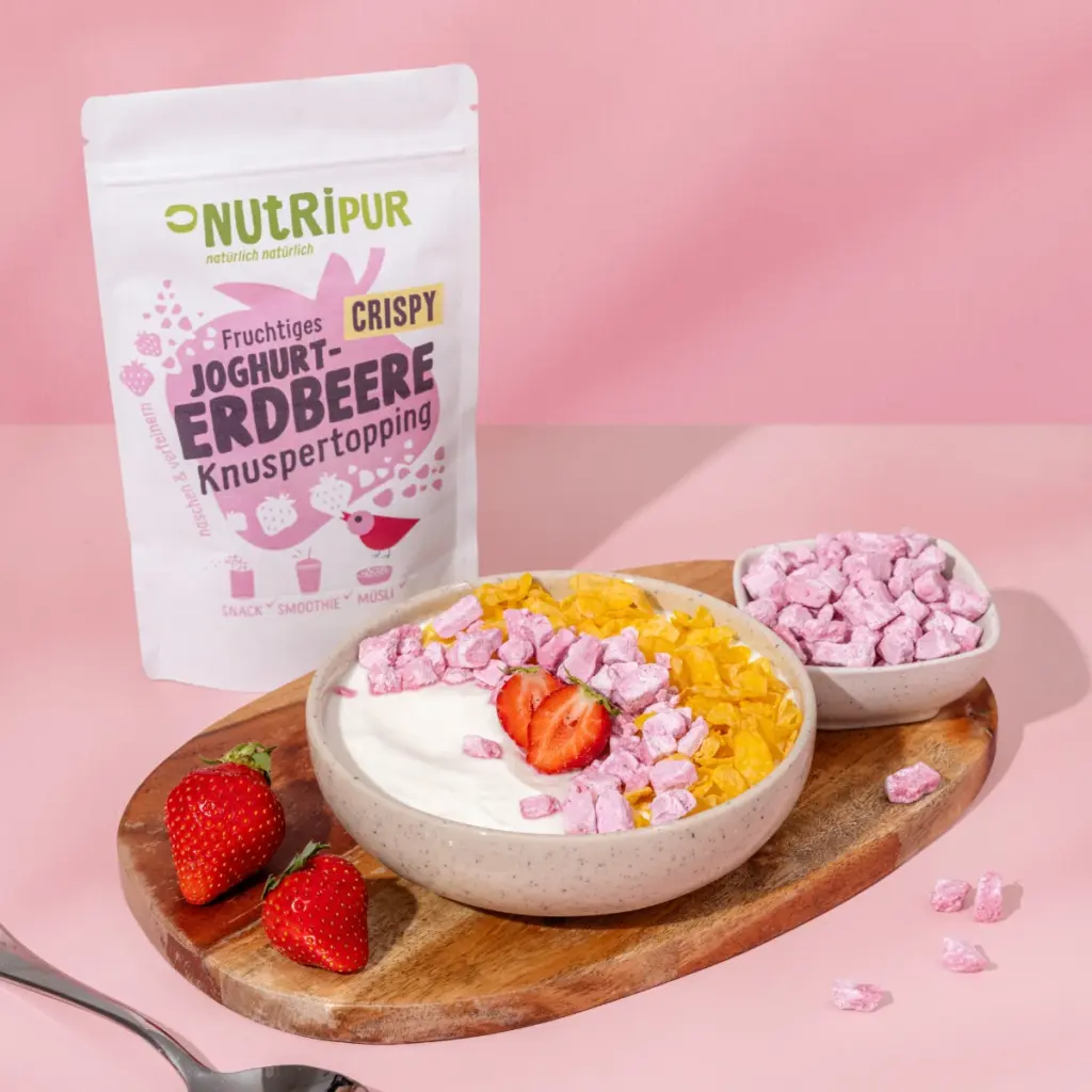 Joghurt-Erdbeer Knuspertopping im Müsli